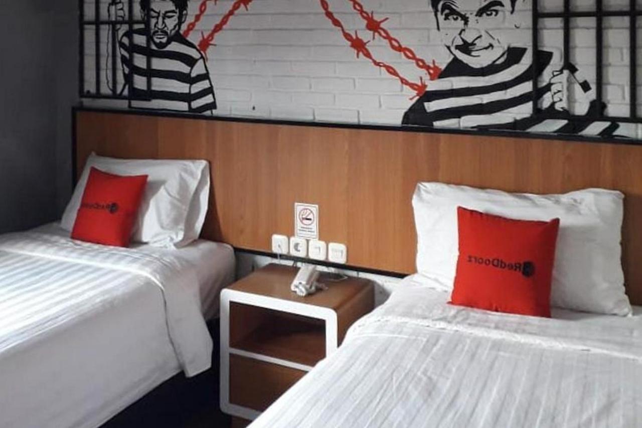 Reddoorz Plus @ Doorman Guest House Bandung Exterior foto