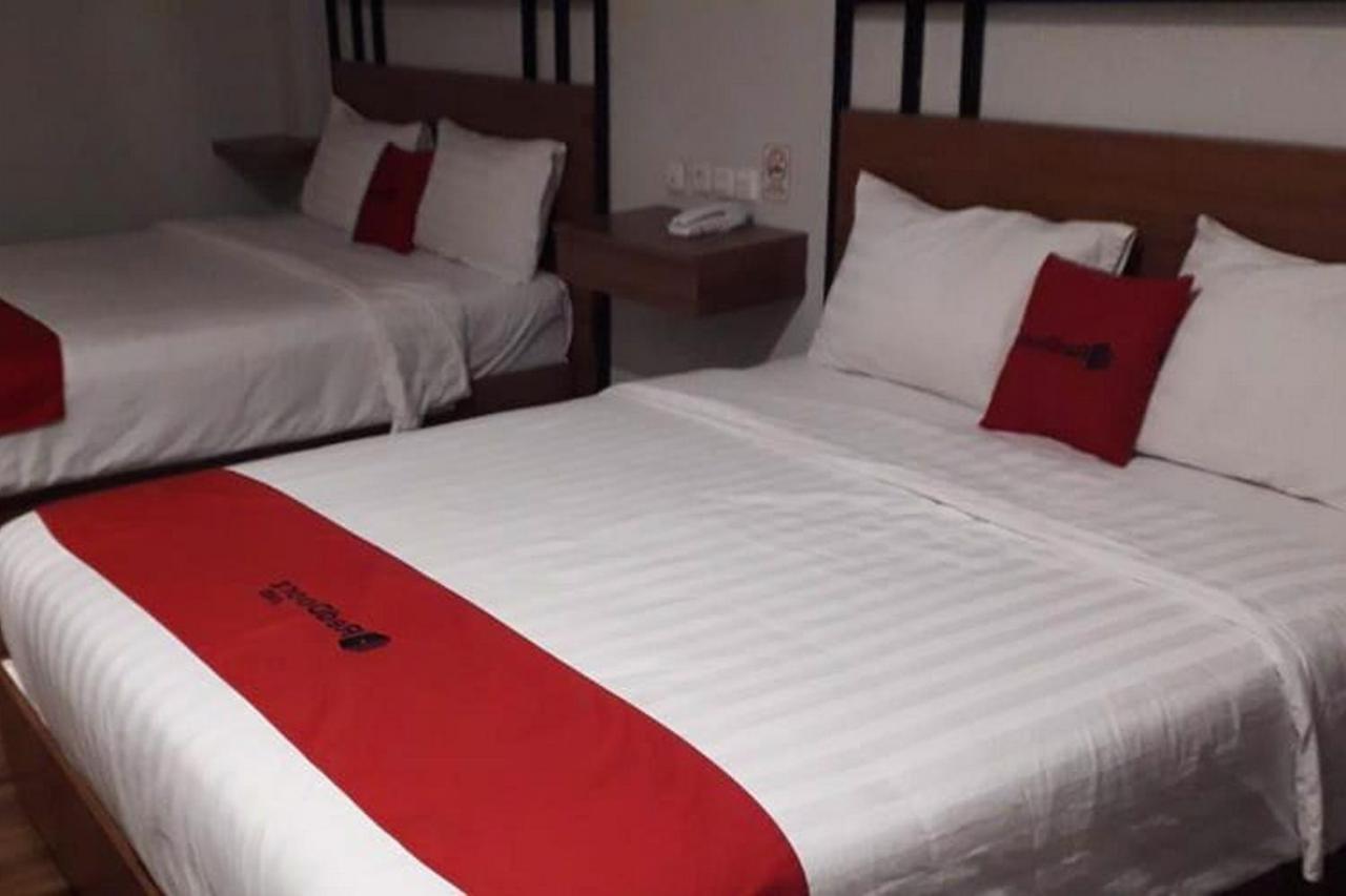 Reddoorz Plus @ Doorman Guest House Bandung Exterior foto